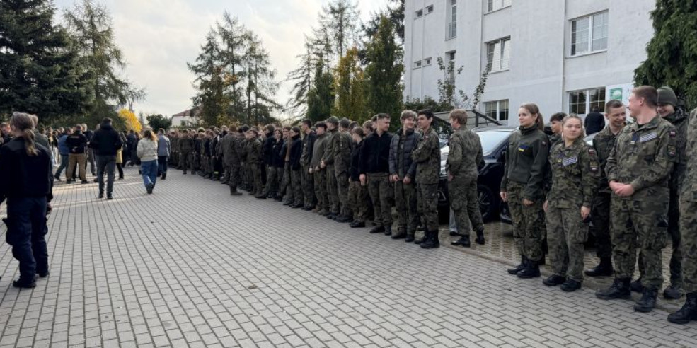 Alarm i opuszczenie budynku. Sprawdzili przygotowanie szkoły