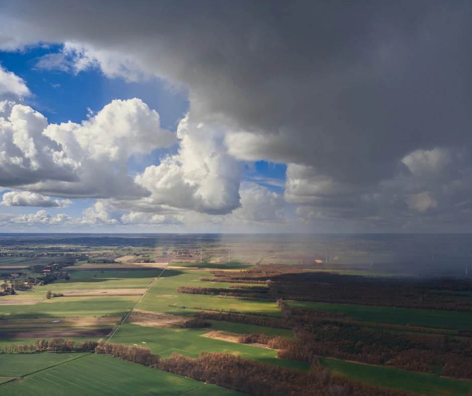 fot. Canva / zdjęcie poglądowe. Na Pomorzu mogą wystąpić przelotne opady i burze.