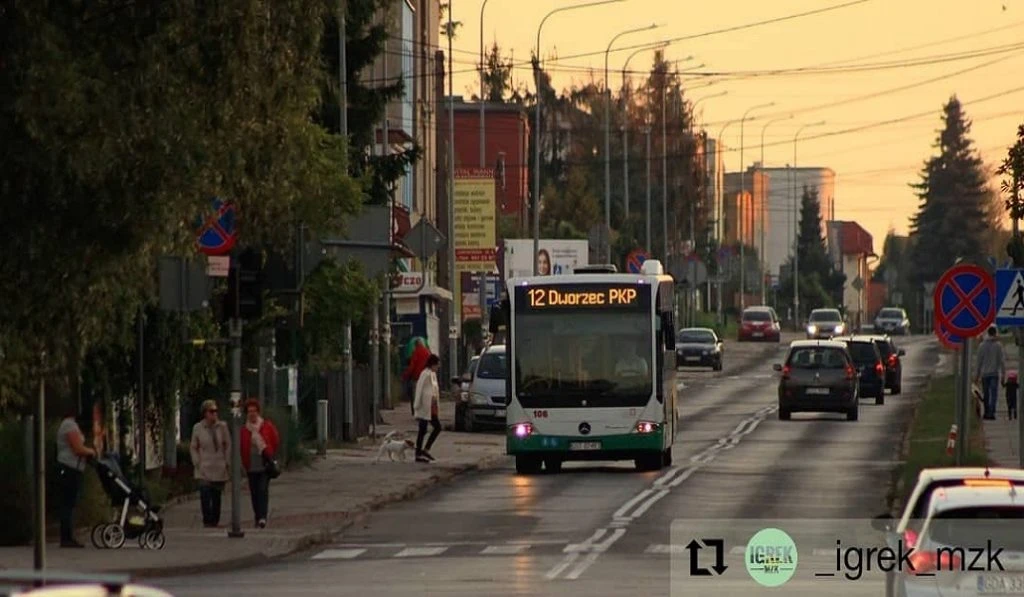Dodatkowe autobusy zawiozą na groby bliskich