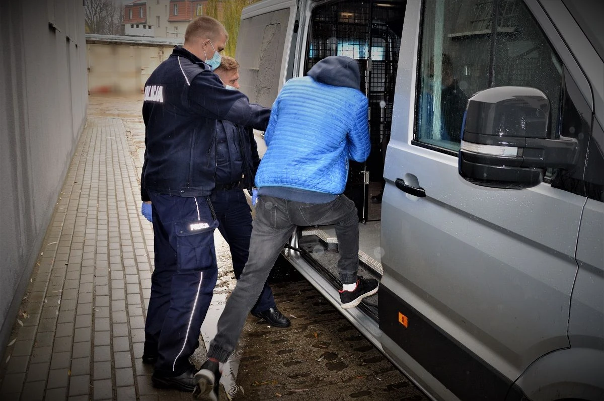 Rozbój w biały dzień z użyciem broni. Obywatel Mołdawii zatrzymany.